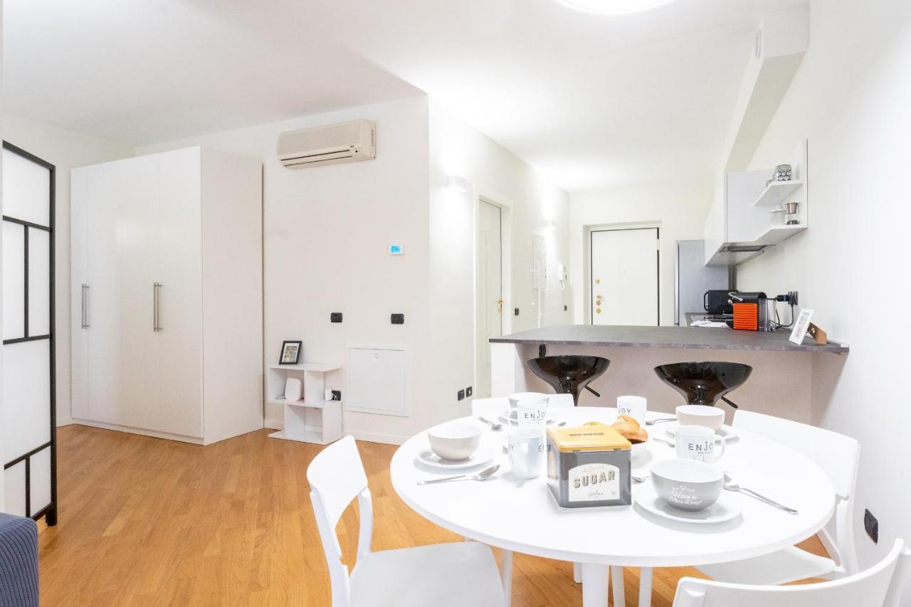 White Flat In Como City Center By Rent All Комо Экстерьер фото