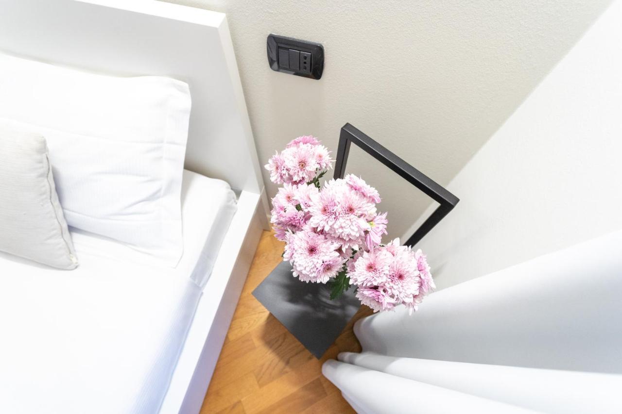 White Flat In Como City Center By Rent All Комо Экстерьер фото