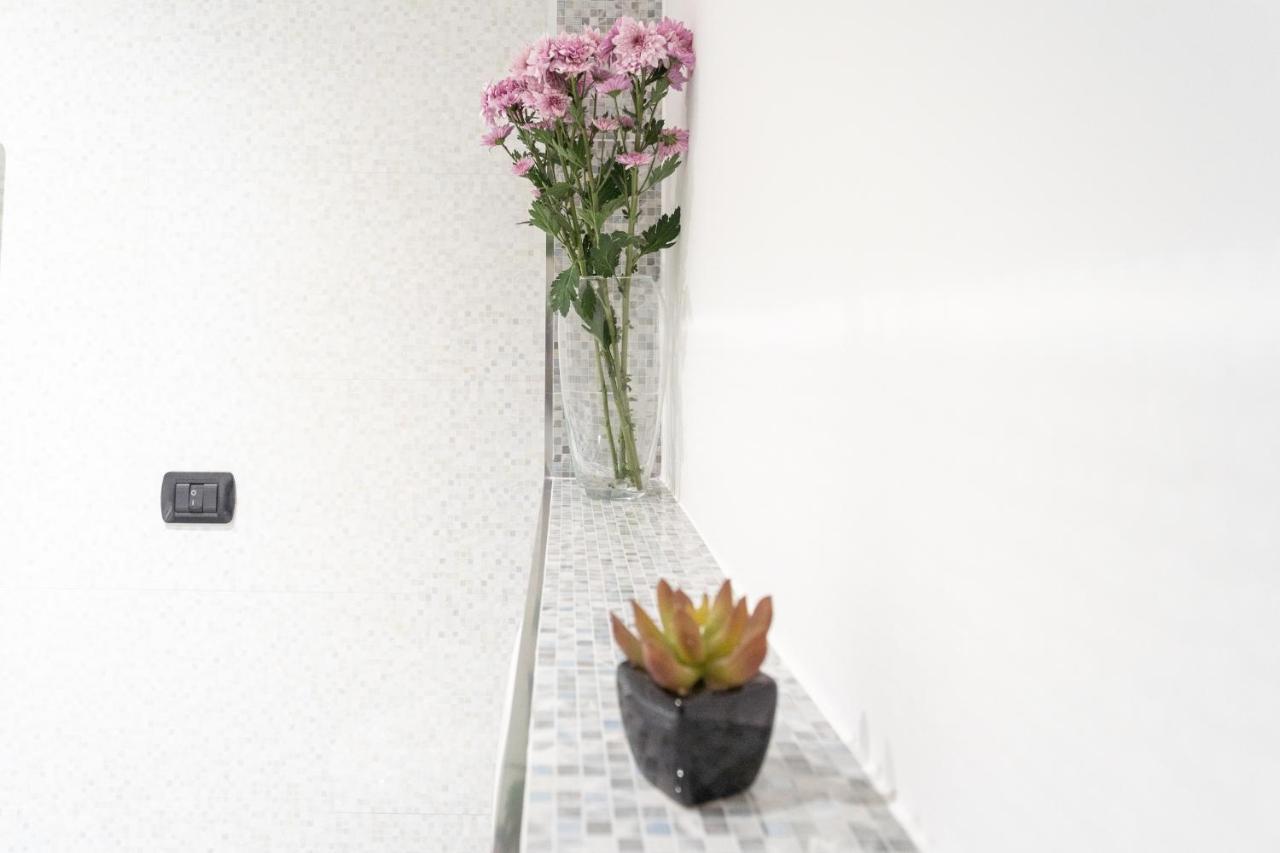 White Flat In Como City Center By Rent All Комо Экстерьер фото